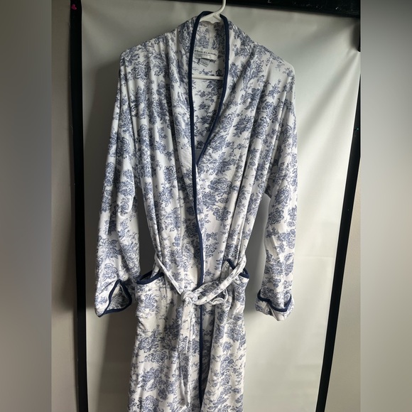 Blue and White Floral Robe - Picture 1 of 7